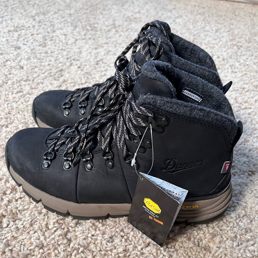 Danner Mountain 600 weatherized size 7